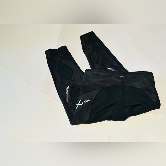 Women's CW-X Endurance Generator Joint and Muscle Support 3/4 Tights Size: Large - Picture 3 of 4